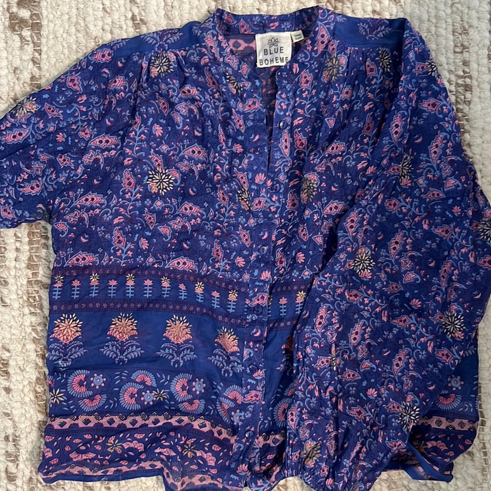 NWOT Beautiful purple, pink & gold blouse